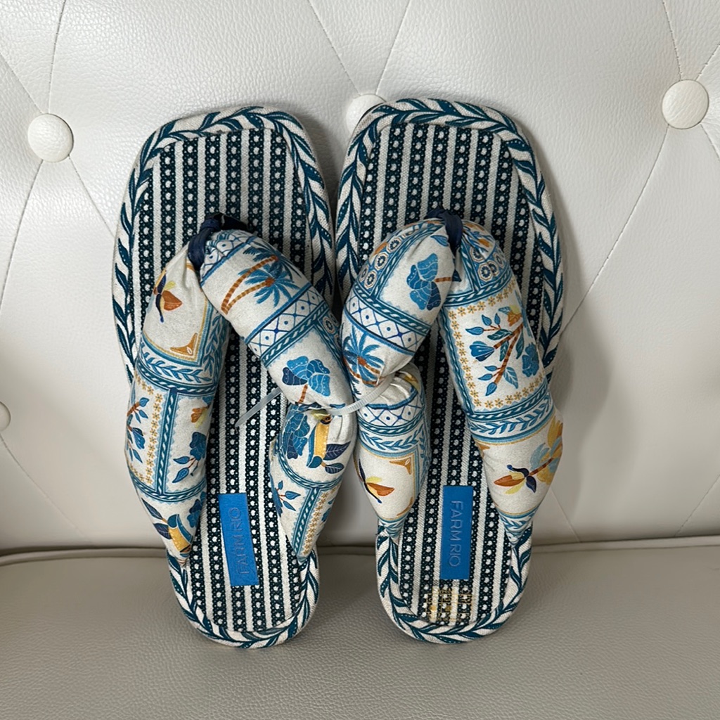 Farm Rio Blue And White Patterned Slippers, Sandals. Comfy, Vacation Ready